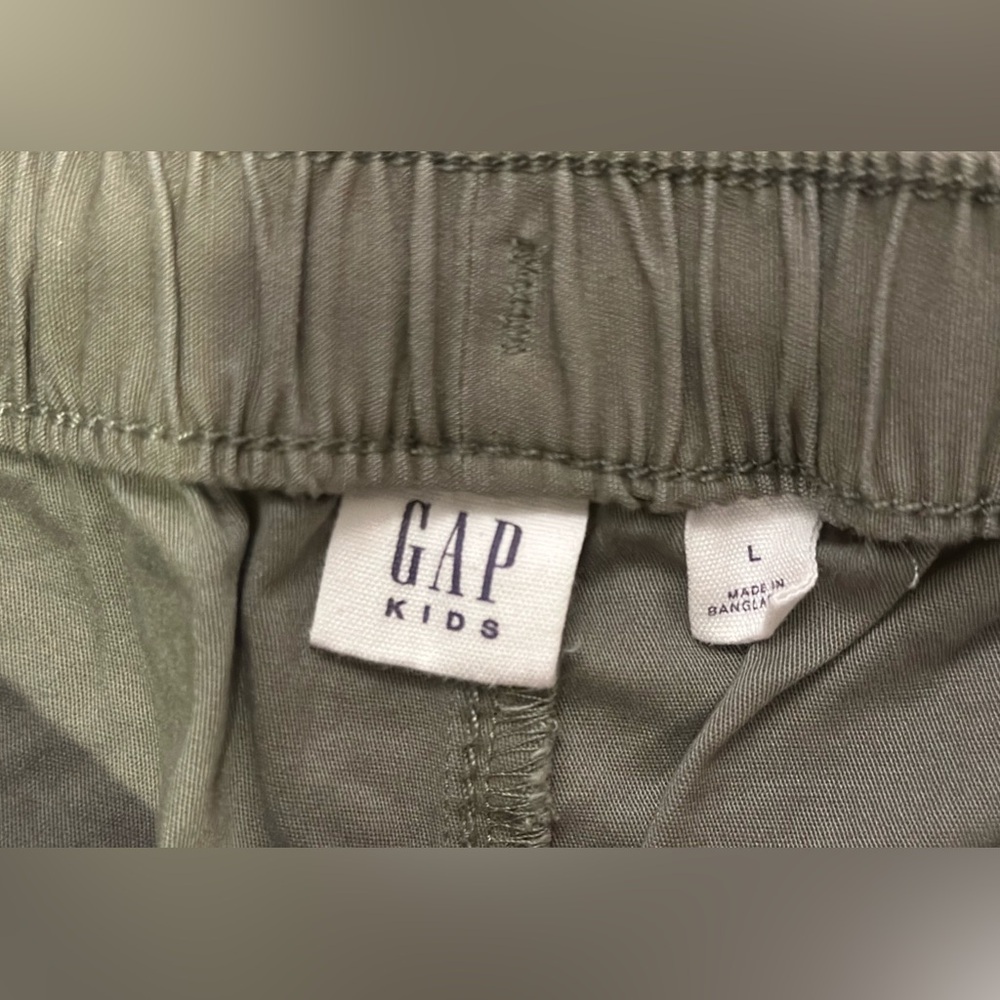 GAP boys khaki’s - joggers. New with tags. Size Large (10) - Picture 3 of 7